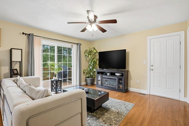 378 Moon Hill Rd, Northbridge, MA 01534
