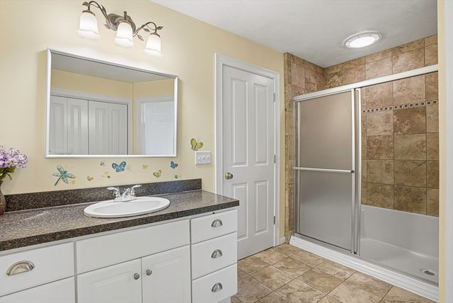 378 Moon Hill Rd, Northbridge, MA 01534