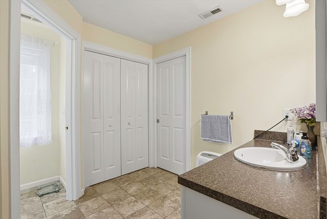378 Moon Hill Rd, Northbridge, MA 01534