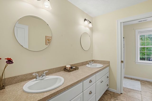 378 Moon Hill Rd, Northbridge, MA 01534