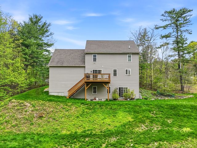 378 Moon Hill Rd, Northbridge, MA 01534