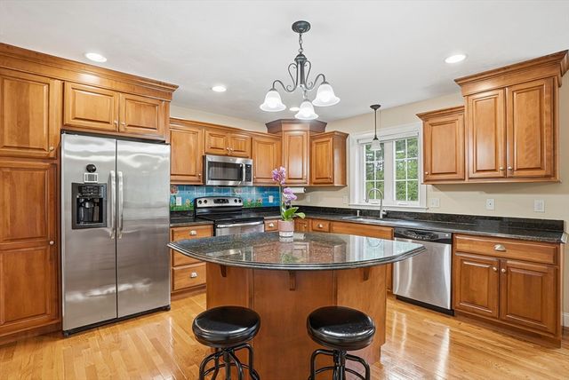 378 Moon Hill Rd, Northbridge, MA 01534