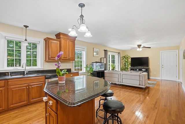 378 Moon Hill Rd, Northbridge, MA 01534