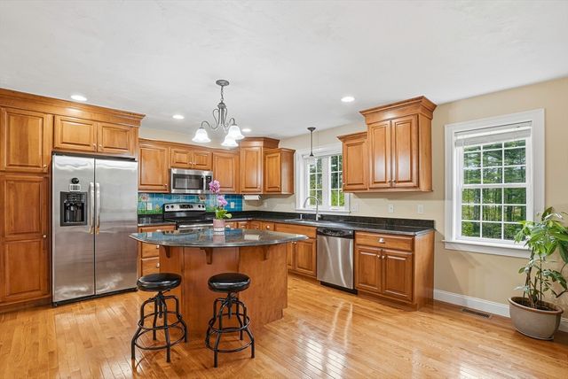 378 Moon Hill Rd, Northbridge, MA 01534