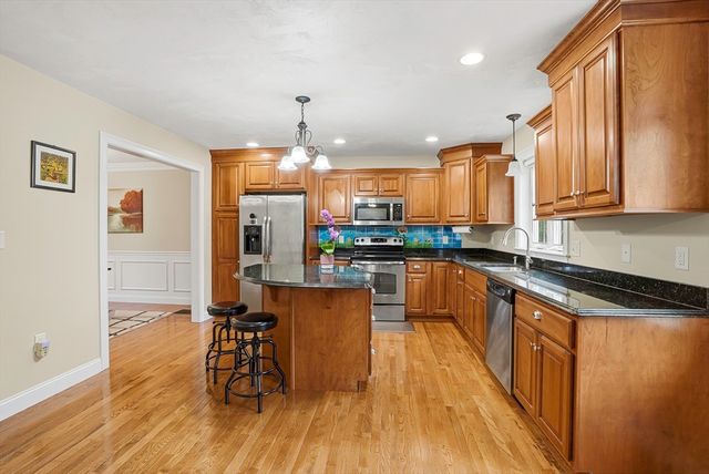 378 Moon Hill Rd, Northbridge, MA 01534