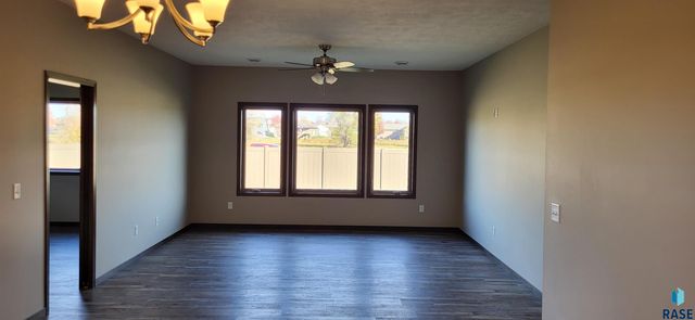 3806 E Vendavel St, Sioux Falls, SD 57108