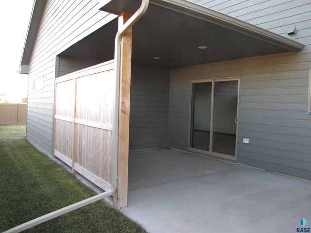 3806 E Vendavel St, Sioux Falls, SD 57108