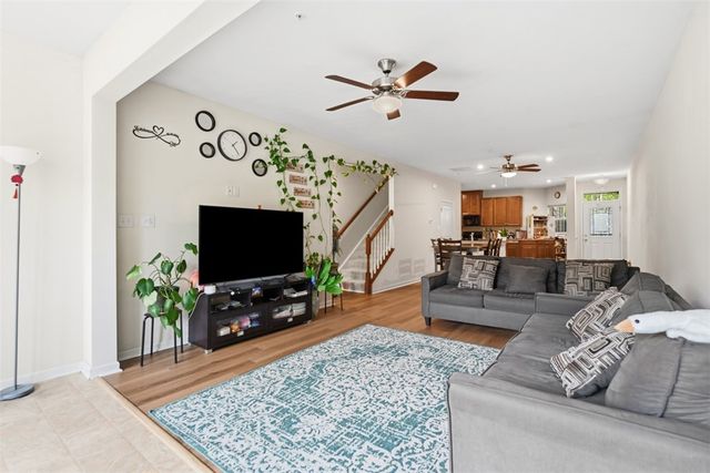 2014 Connecticut Ln, Franklin Park, PA 15143