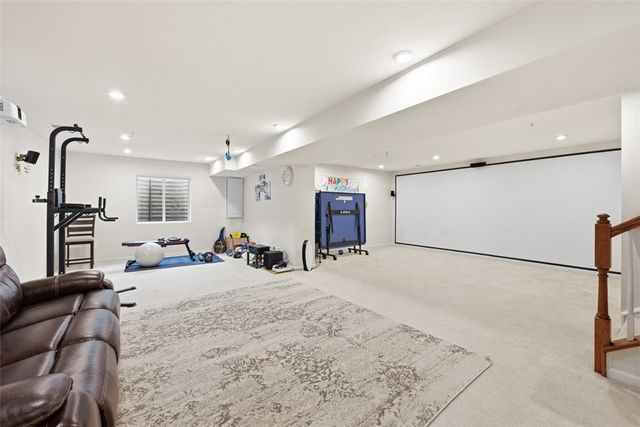 2014 Connecticut Ln, Franklin Park, PA 15143