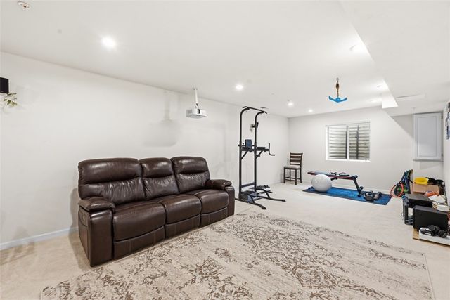 2014 Connecticut Ln, Franklin Park, PA 15143