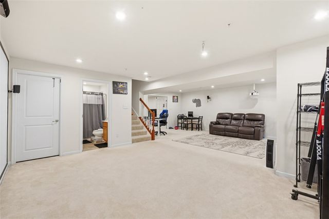 2014 Connecticut Ln, Franklin Park, PA 15143