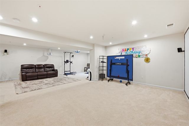 2014 Connecticut Ln, Franklin Park, PA 15143