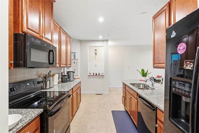 2014 Connecticut Ln, Franklin Park, PA 15143