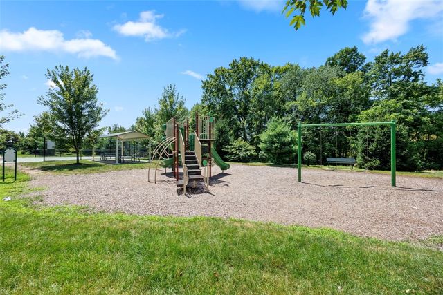 2014 Connecticut Ln, Franklin Park, PA 15143