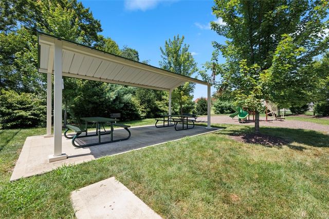 2014 Connecticut Ln, Franklin Park, PA 15143