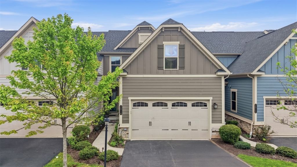 2014 Connecticut Ln, Franklin Park, PA 15143