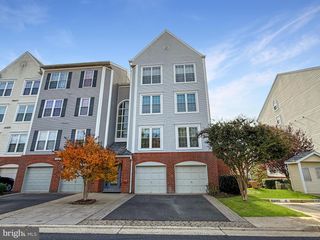 275 S PICKETT ST #102, Alexandria, VA 22304