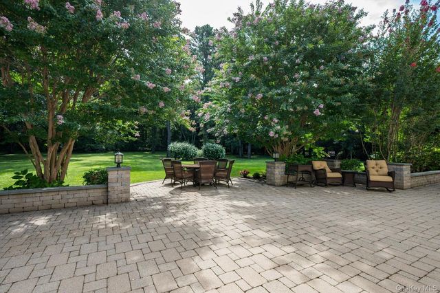 6 Maize Court, Melville, NY 11747