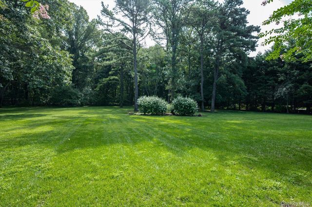6 Maize Court, Melville, NY 11747