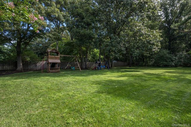 6 Maize Court, Melville, NY 11747