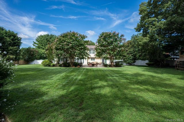 6 Maize Court, Melville, NY 11747