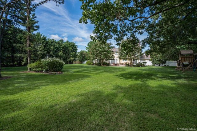 6 Maize Court, Melville, NY 11747