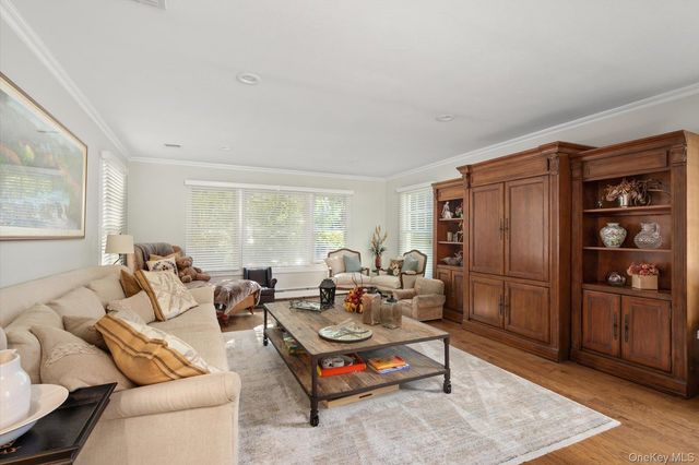 6 Maize Court, Melville, NY 11747