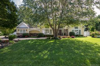 6 Maize Court, Melville, NY 11747