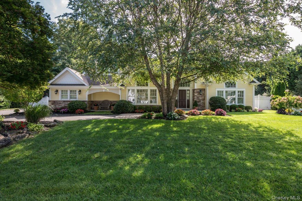 6 Maize Court, Melville, NY 11747 — exterior