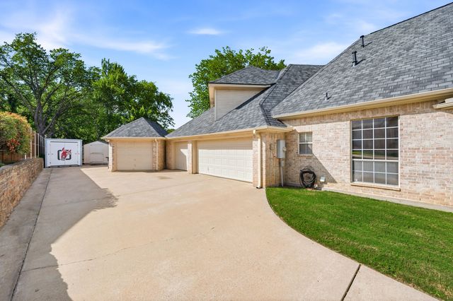 7805 Vineyard Court, North Richland Hills, TX 76182