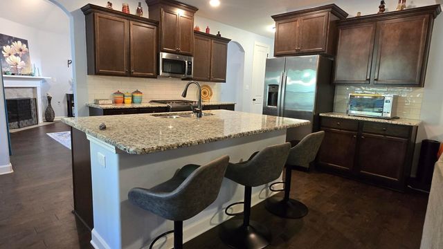 1306 GRANT PARK DR, Collierville, TN 38017