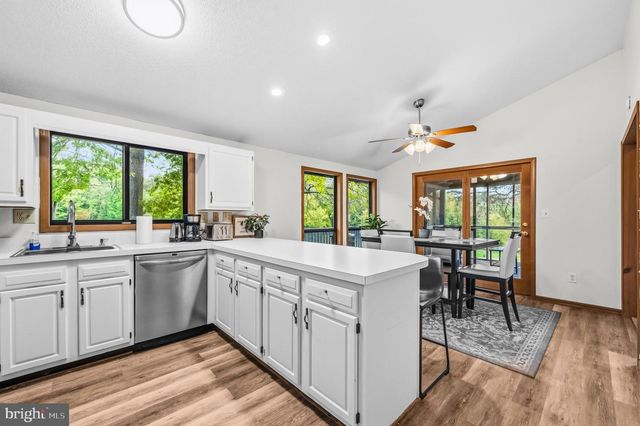 196 THE WOODS RD, Hedgesville, WV 25427