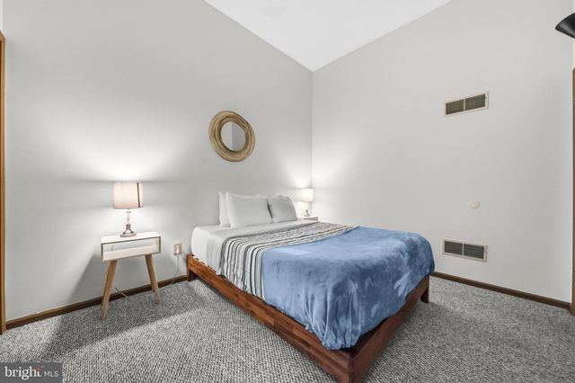 196 THE WOODS RD, Hedgesville, WV 25427