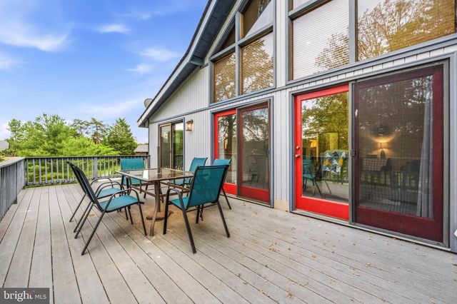 196 THE WOODS RD, Hedgesville, WV 25427