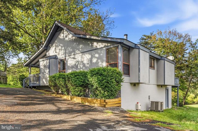 196 THE WOODS RD, Hedgesville, WV 25427