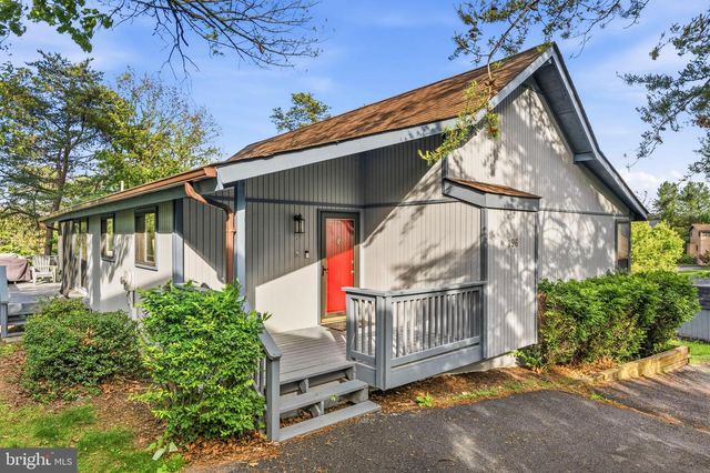 196 THE WOODS RD, Hedgesville, WV 25427