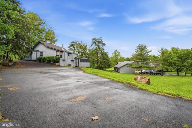 196 THE WOODS RD, Hedgesville, WV 25427