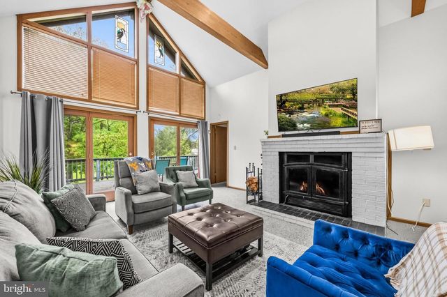 196 THE WOODS RD, Hedgesville, WV 25427