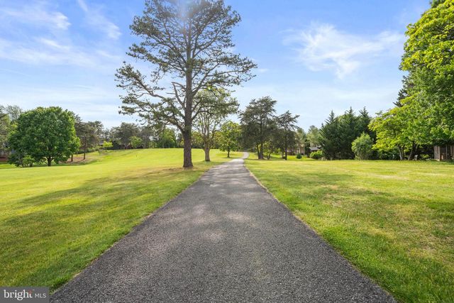 196 THE WOODS RD, Hedgesville, WV 25427
