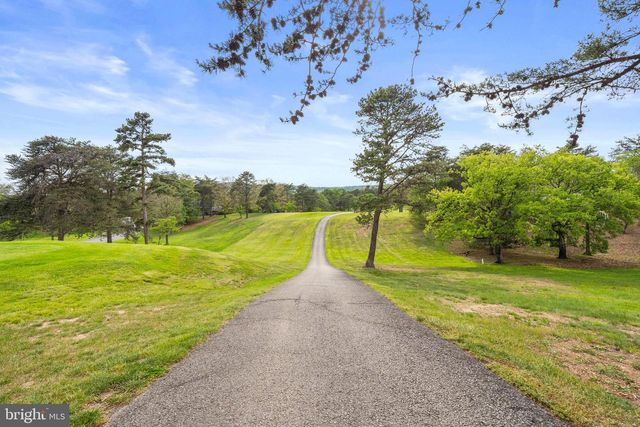 196 THE WOODS RD, Hedgesville, WV 25427