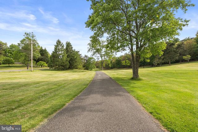 196 THE WOODS RD, Hedgesville, WV 25427