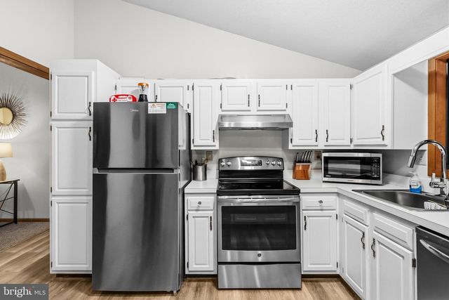 196 THE WOODS RD, Hedgesville, WV 25427