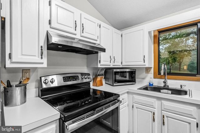 196 THE WOODS RD, Hedgesville, WV 25427