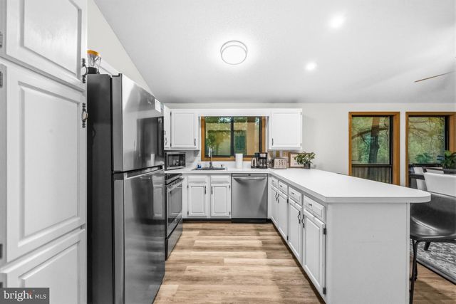 196 THE WOODS RD, Hedgesville, WV 25427