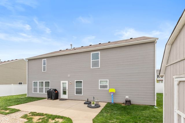 4674 Maplelawn Drive, Columbus, IN 47203