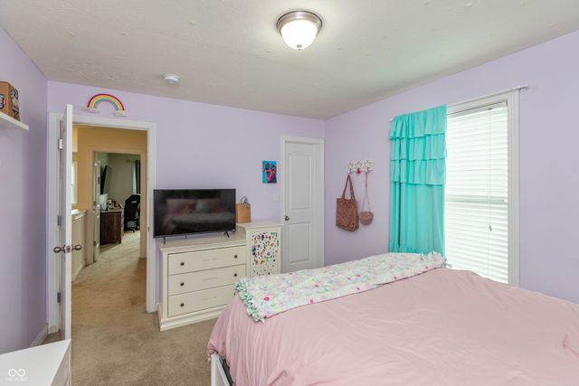 4674 Maplelawn Drive, Columbus, IN 47203