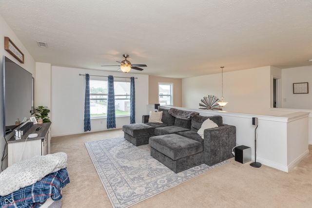 4674 Maplelawn Drive, Columbus, IN 47203