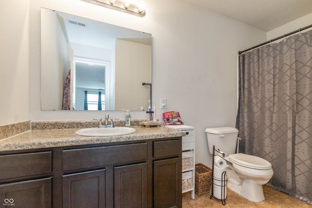 4674 Maplelawn Drive, Columbus, IN 47203