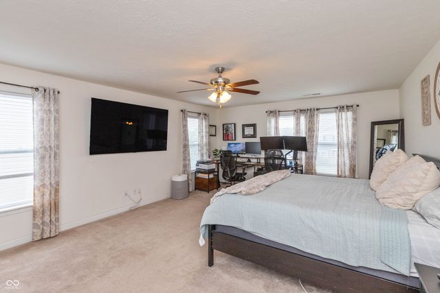 4674 Maplelawn Drive, Columbus, IN 47203