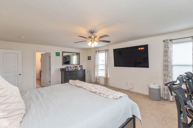 4674 Maplelawn Drive, Columbus, IN 47203